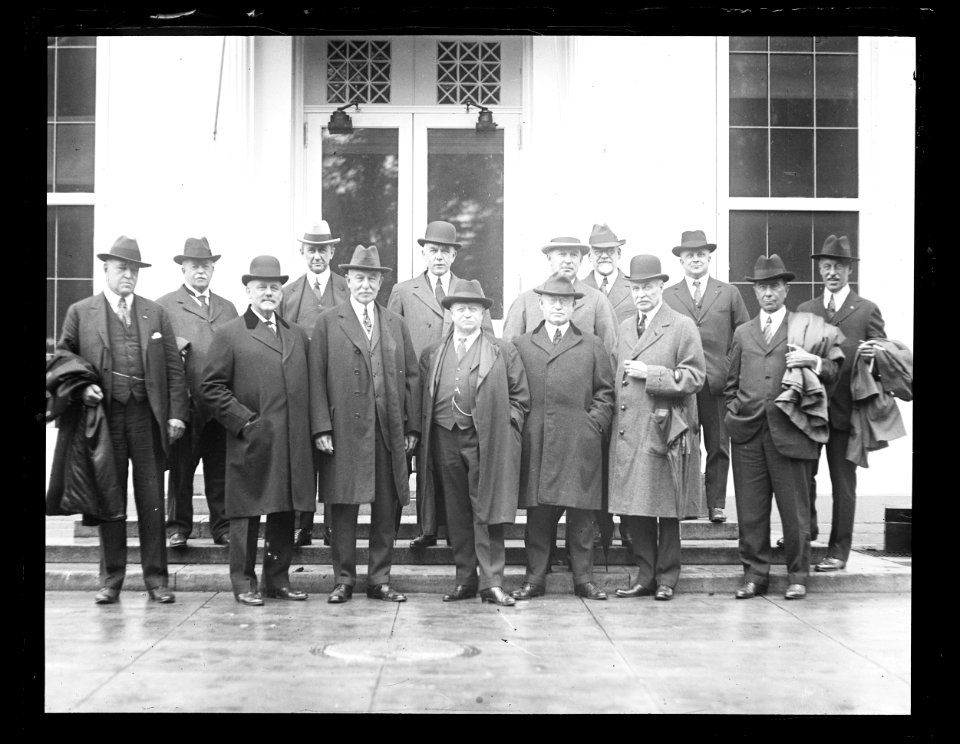 Group at White House, Washington, D.C. LCCN2016890776