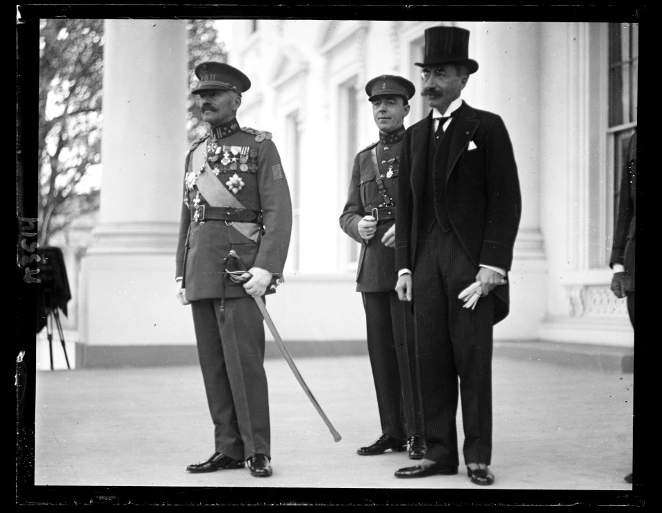 Group at White House, Washington, D.C. LCCN2016890811