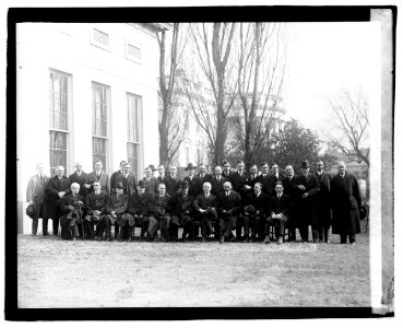 Group newspaper men at W(hite) H(ouse) LOC npcc.03472