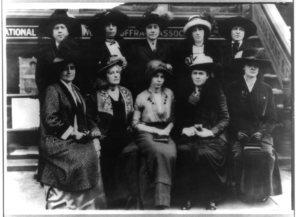 Group of 10 suffragettes LCCN2001704300