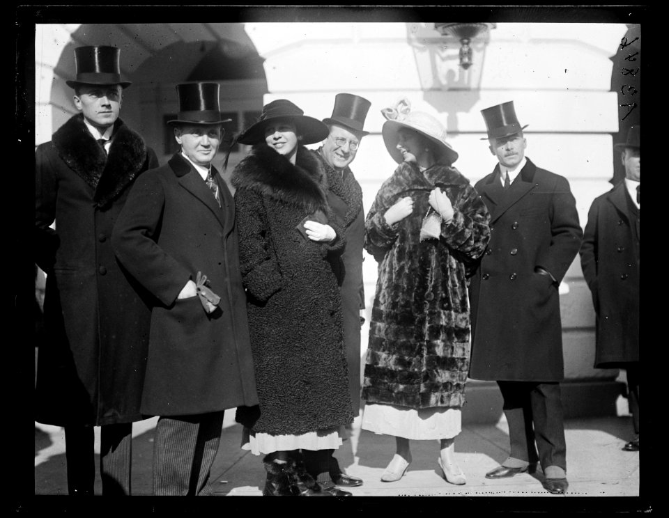Group at White House, Washington, D.C. LCCN2016891066