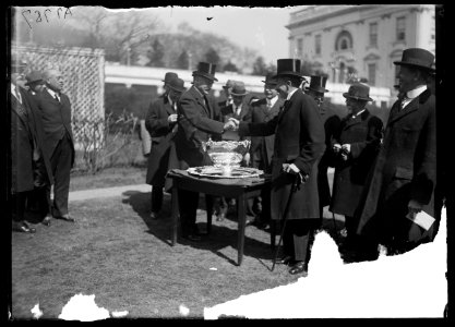 Group at White House, Washington, D.C. LCCN2016887095 photo