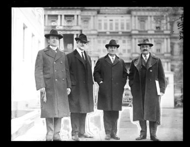 Group at White House, Washington, D.C. LCCN2016891004