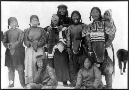 Group of 9 Eskimos LCCN2006681378 photo