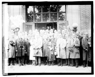 Group of British merchants with Secty. Alexander LCCN2016827926