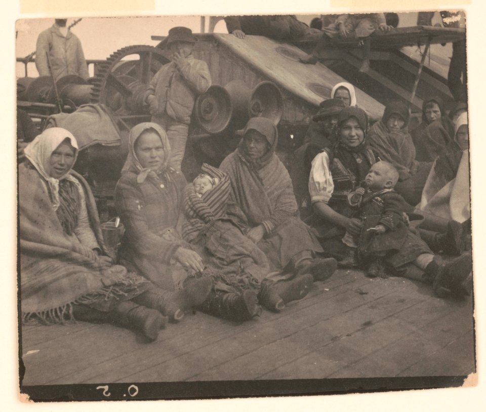 Group of emigrants (women and children) from eastern Europe on deck of the S.S. Amsterdam LCCN91482252