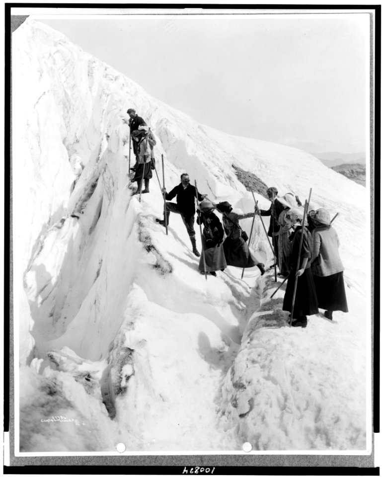 Group of men and women climbing Paradise Glacier in Mt. Rainier National Park, Washington) - Curtis & Miller LCCN90715257