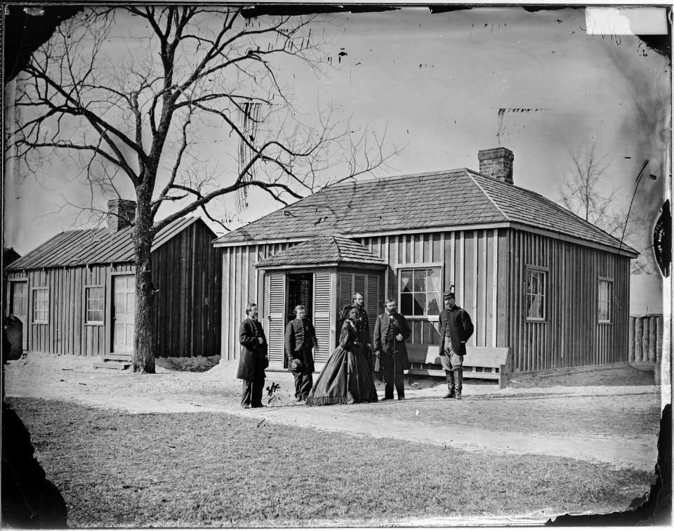 Group of officers and ladies - NARA - 529163