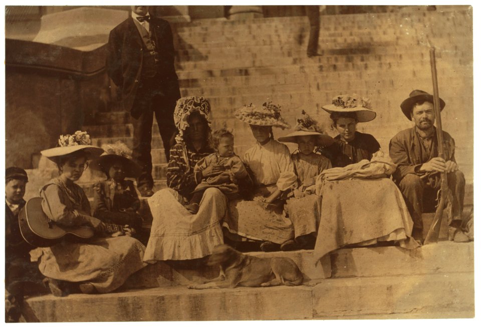 Group of Mountain-Whites. Peuland family at Scaly Gap, N.C. LOC cph.3a29836