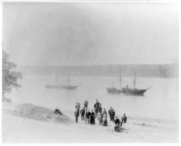 Group of spectators during the funeral of Ulysses S. Grant; 2 ships on river in background, New York City LCCN2003662080