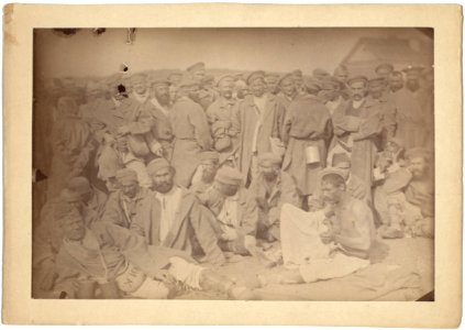Group of prisoners on the road beyond Tomsk LCCN99615469