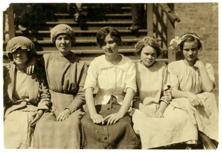 Group of typical mill girls. Dallas Cotton Mill. LOC nclc.02861