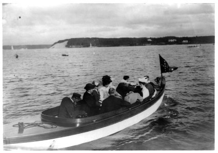 Group of well-dressed men and women in motorboat, Oyster Bay, Long Island, N.Y. LCCN89711946