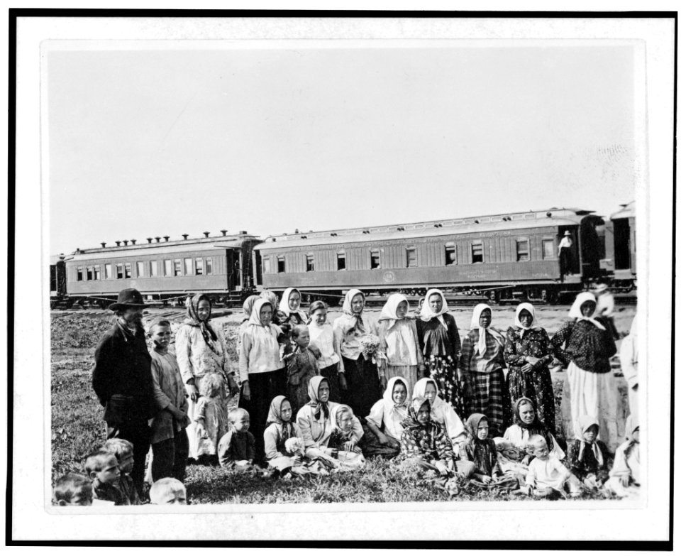 Group of Siberian emigrants LCCN92503459