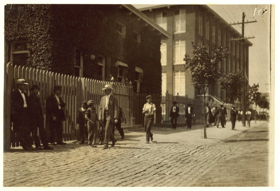 Group of youngsters going in at noon to work in the mill. LOC nclc.02232