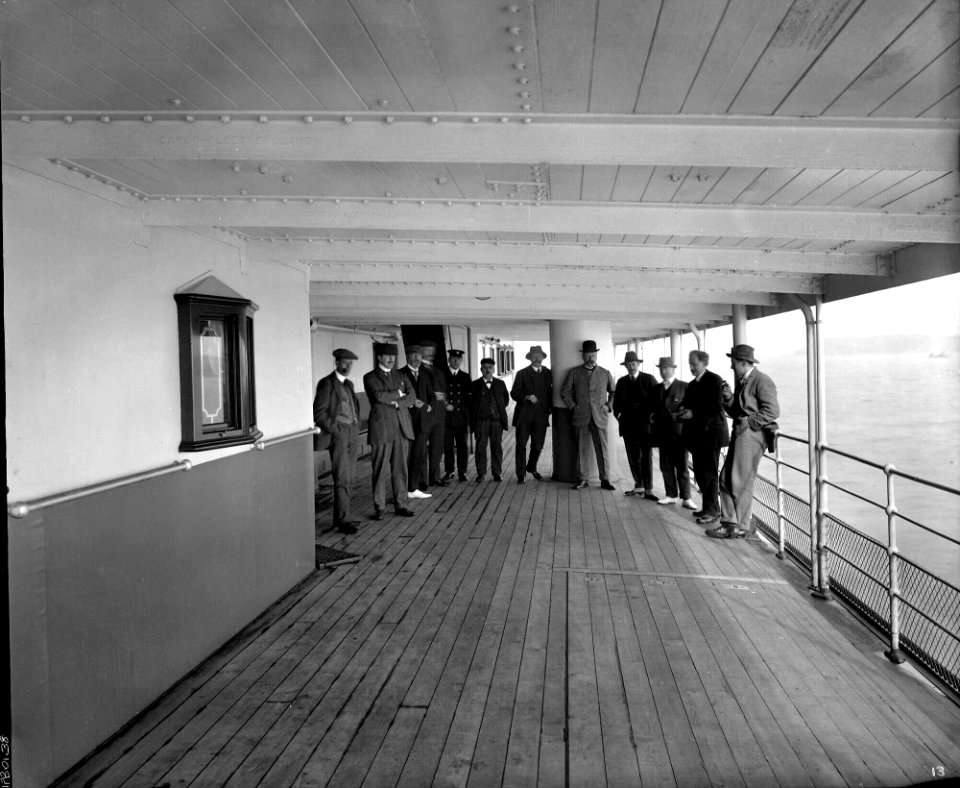 Group on the 'Highland Loch' (1911) RMG G10642