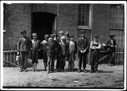 Group of workers in the Sagamore Mfg. Co. Fall River, Mass. - NARA - 523443