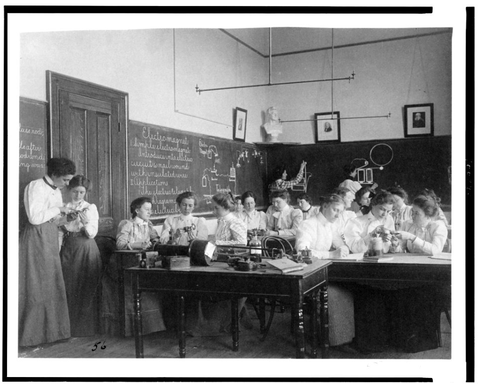 Group of young women studying electro-magnets in normal school, Washington, D.C. LCCN90711155