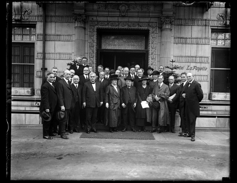 Group outside Hotel LaFayette LCCN2016890792