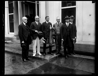 Group outside White House; includes William Harrison Hays, center. Washington, D.C. LCCN2016891722