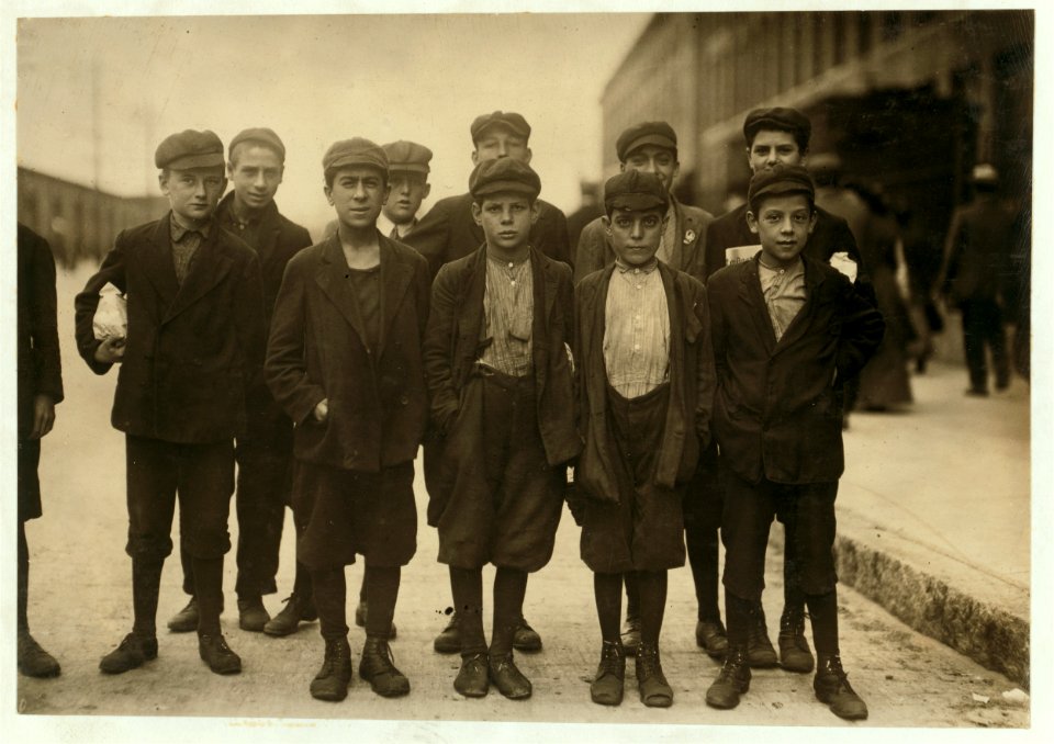 Group working in Ayer Mill. Joe Christy, 21 Common St.; Sam Gangi, 82 Pleasant Valley St.; Harold Olds, 81 Springfield St.; Wallace Hager, 12 Baily St.; Sebastino Genovese, 50 1-2 Common LOC cph.3b39332