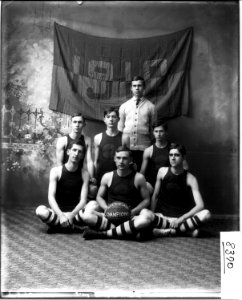 Group portrait of sophomore basketball team 1908 (3199643841)