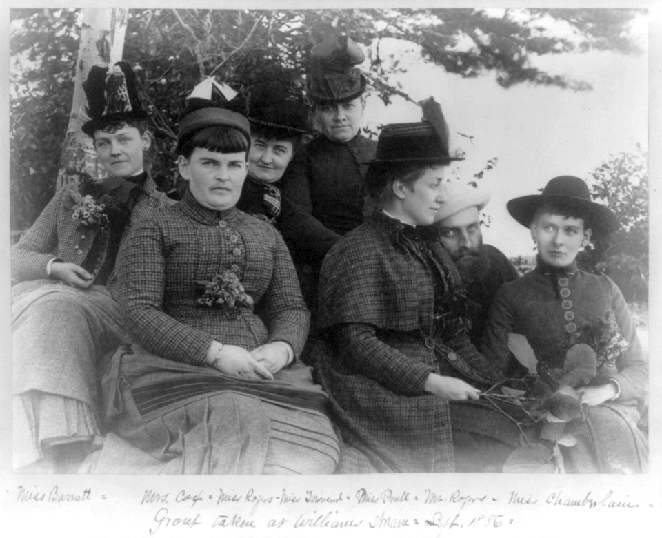 Group portrait of ladies taken at Williams, Maine LCCN2002711520