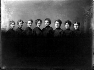 Group portrait of women in studio 1907 (3194684615) photo