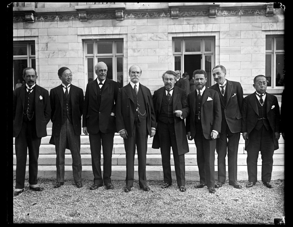 Group; Charles Evans Hughes, center LCCN2016890905