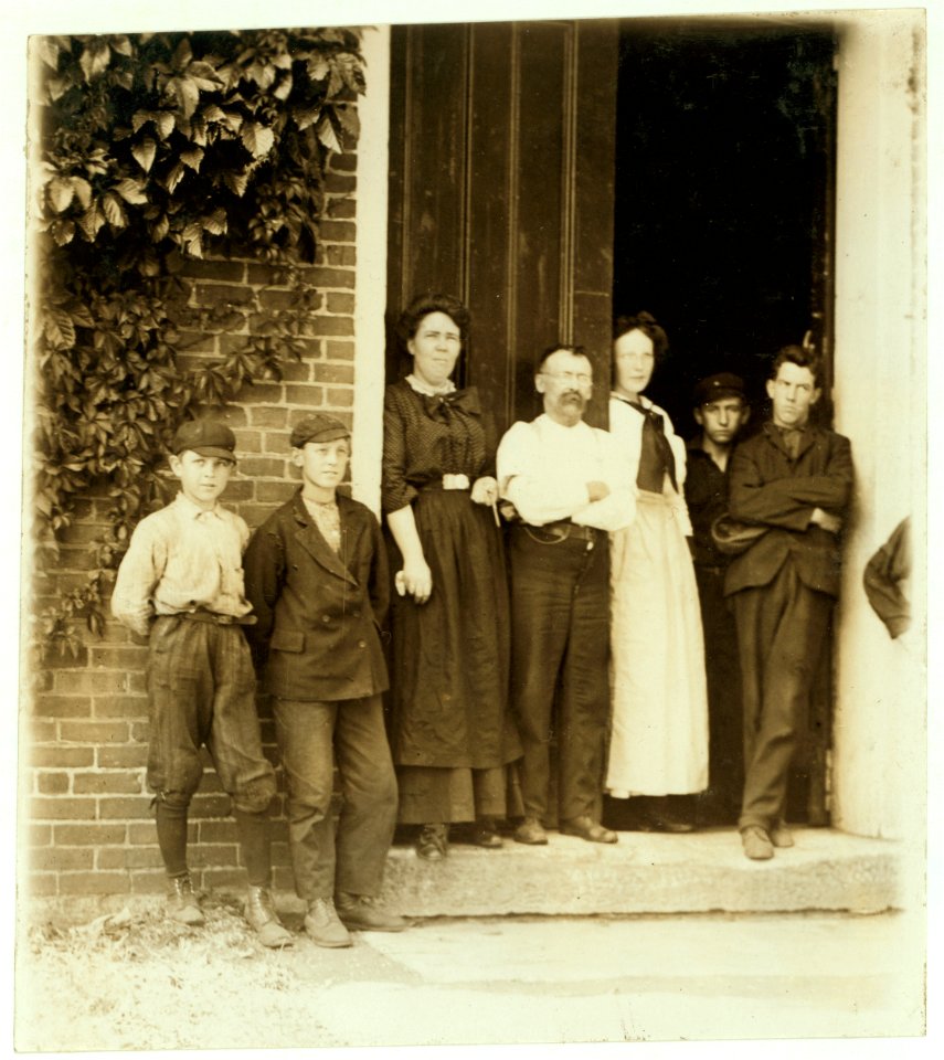 Group working in Holden-Leonard Co., Bennington, Vt. Smallest boy is Louis Godbout, 132 Lincoln St.,. LOC nclc.01837