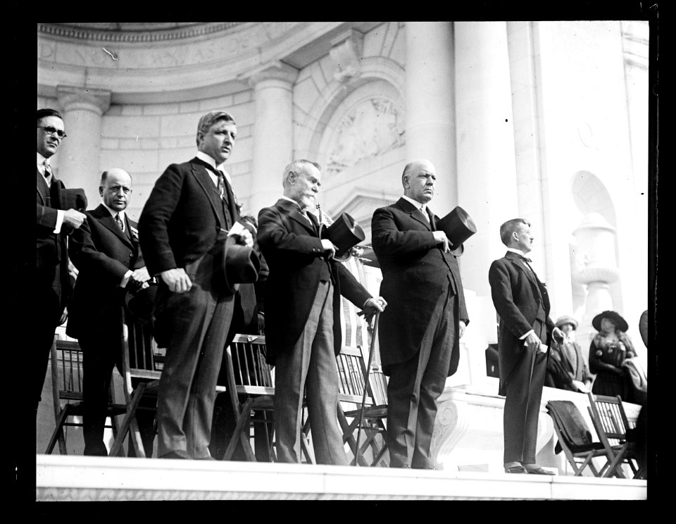 Group; J.J. Jusserand, Edwin Denby and memorial plaque, Arlington National Cemetery, Arlington, Virginia LCCN2016891301