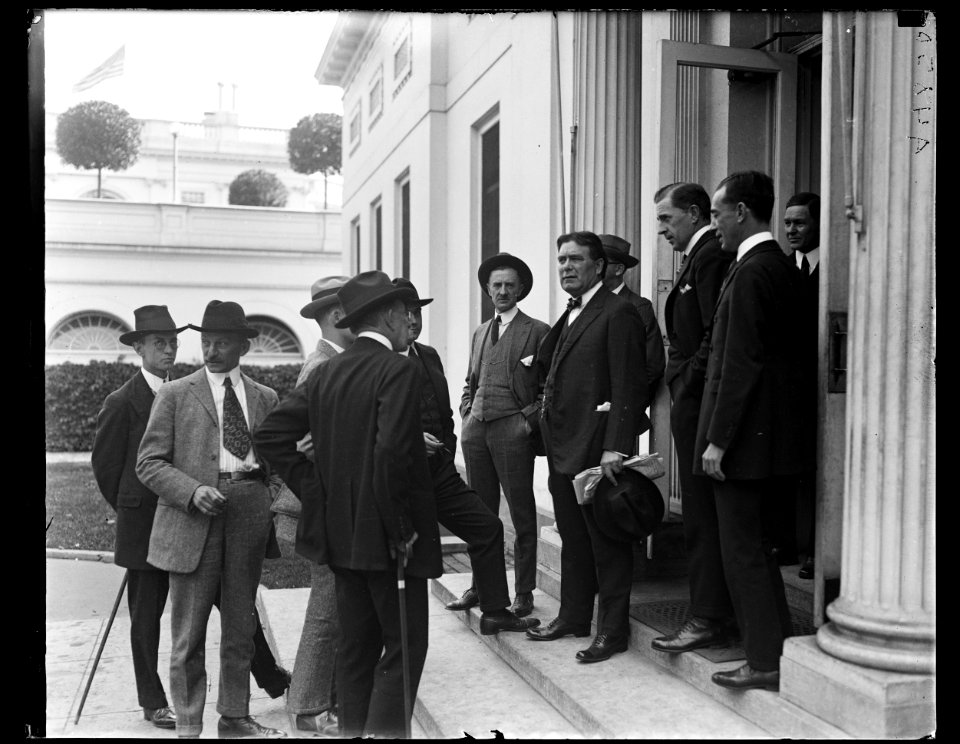 Group, including William E. Borah, at White House, Washington, D.C. LCCN2016891702