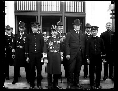 Group; Edwin Denby, 4th from right LCCN2016890851