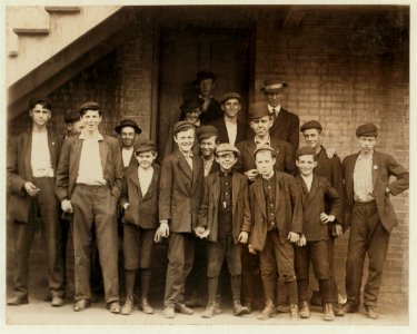 Groups of workers in Delaware Hosiery Mill. LOC nclc.01879