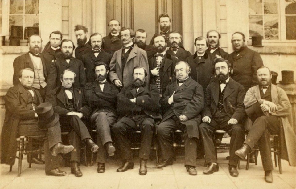 Groupe d'hommes (C Bretagne) (cropped)