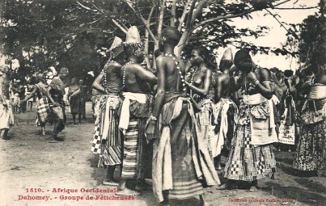 Groupe de féticheuses (Dahomey) (2)