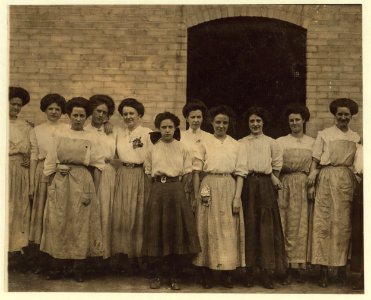 Groups of workers in Delaware Hosiery Mill. LOC nclc.01880