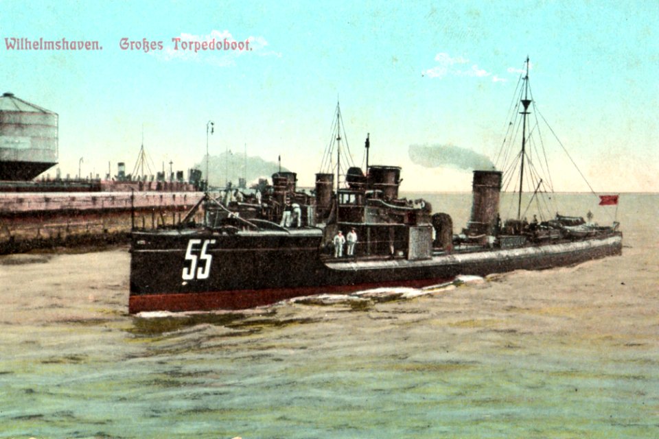 Großes Torpedoboot in Wilhelmshaven ca. 1914. Kolorierte Postkarte