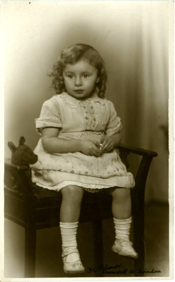 Fred C Palmer child with toy Swindon 001