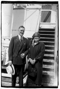 Fred Hovey & wife LCCN2014718518