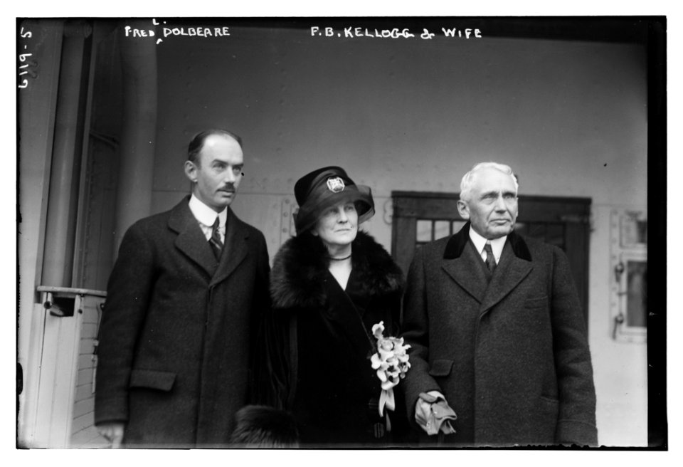 Fred L. Dolbeare, F.B. Kellogg & wife LCCN2014716803
