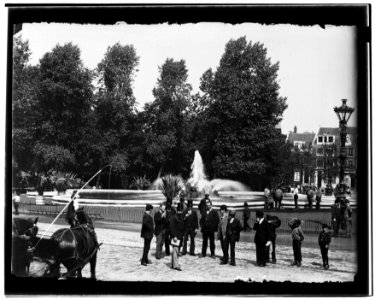 Frederiksplein met fontein, foto 1 Jacob Olie (max res) photo