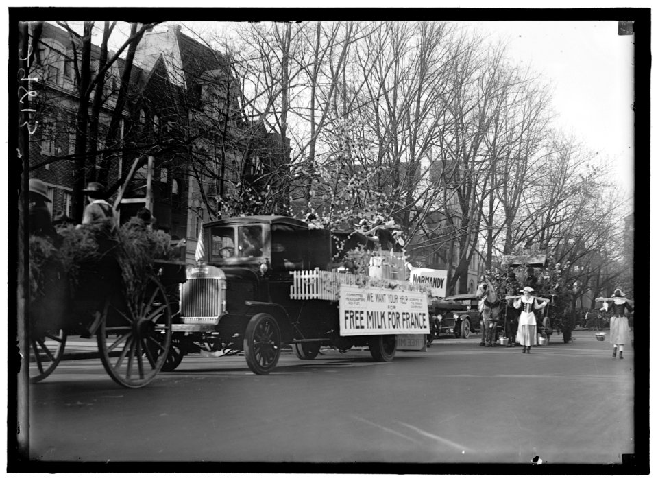 FREE MILK FOR FRANCE 'PARADE' LCCN2016869568