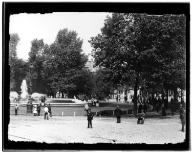Frederiksplein met fontein Jacob Olie (max res) photo