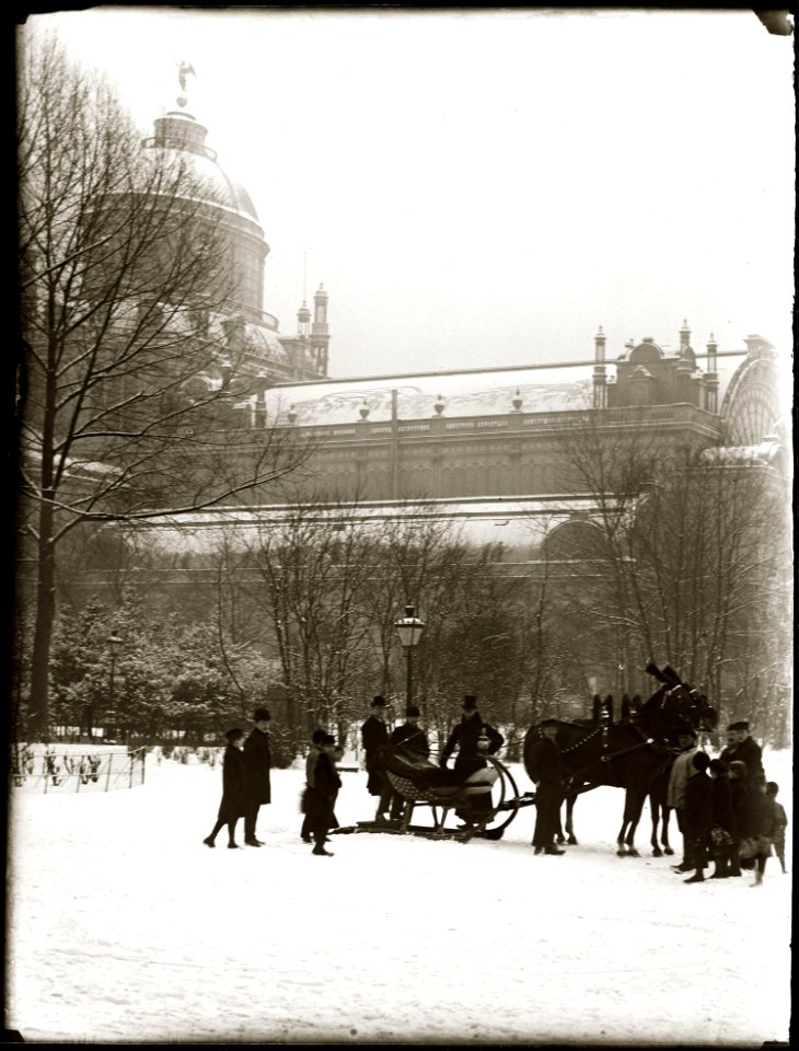 Frederiksplein, Paleis voor Volksvlijt in wintertooi, arreslee, 1891 (max res)