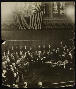 Freedom of the City of London conferred on Mr. Roosevelt scene in the Guildhall. LCCN2013650932