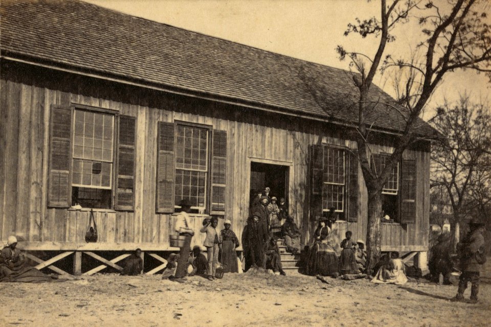 Freedmen's school, Edisto Island, S.C.) - Samuel A. Cooley, photographer, Savannah, Ga., Hilton Head, S.C., Beaufort, S.C LCCN2010647918 (cropped)