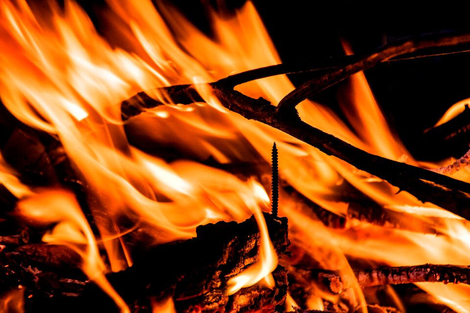 Aesthetic screw burn