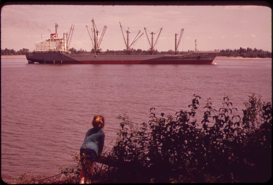 Freighter-passing-kelly-point-on-the-columbia-river-051973 4272353308 o
