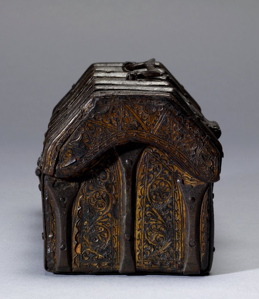 French - Casket with Scenes from Romances - Walters 7314 - Right Side